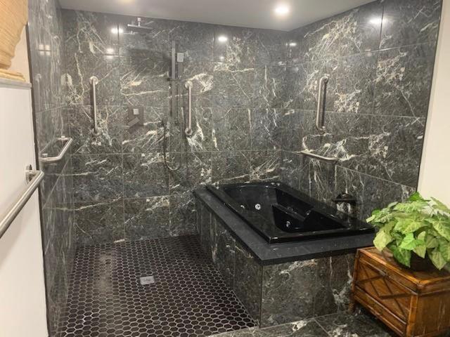 Beautifully Renovated Summer Of 2020 Come And Enjoy This Lovely Unit คีย์เวสต์ ภายนอก รูปภาพ
